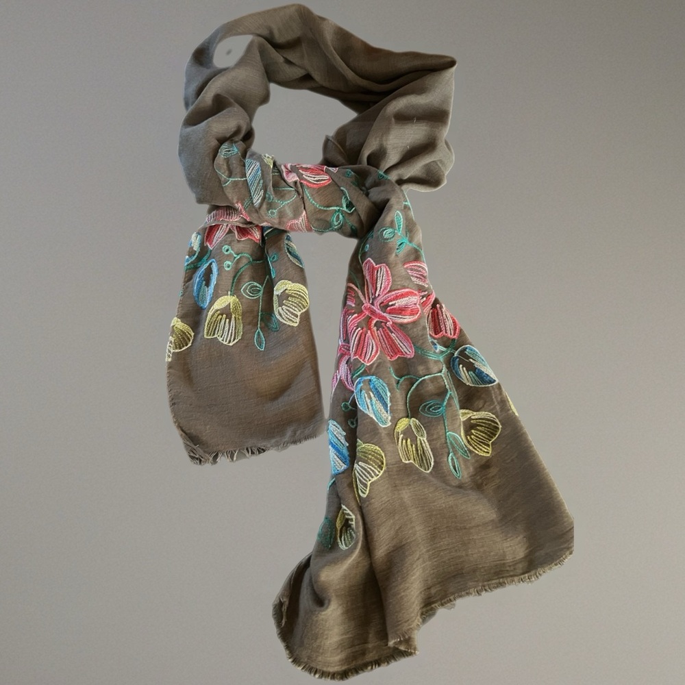 Treska Mocha Gray Floral Hand Embroidered Scarf or Wrap, Multicolored NEW - Picture 3 of 7